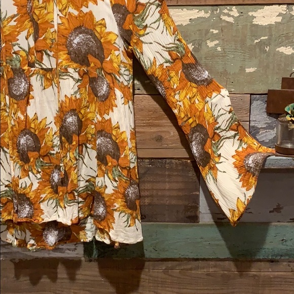 SOLD 💟Peasant Blouse by Umgee - Picture 7 of 8